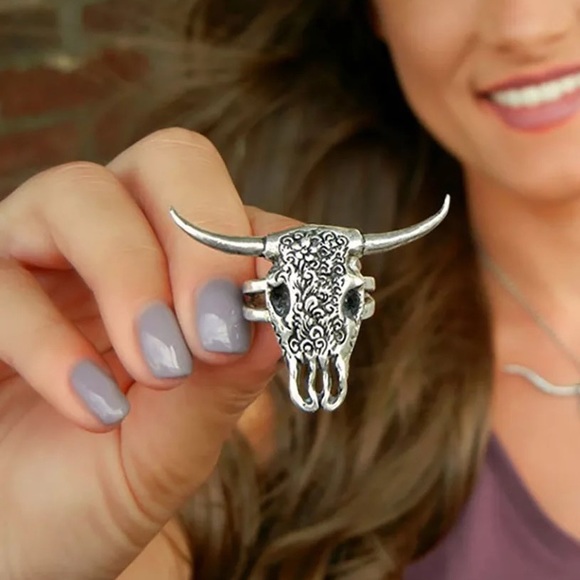 Bohemian Bull Head Skull Silver Ring - Picture 2 of 6